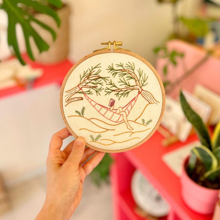 χειροποίητο κέντημα σε τελάρο slow living thread jar
